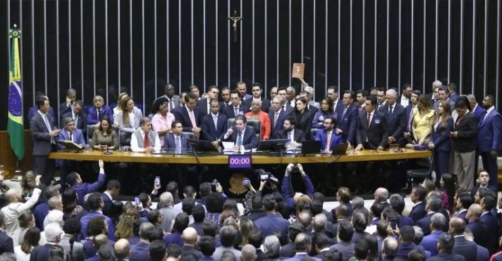 SUSTAÇÃO DE AÇÃO PENAL PELA CÂMARA DOS DEPUTADOS: O CASO RAMAGEM